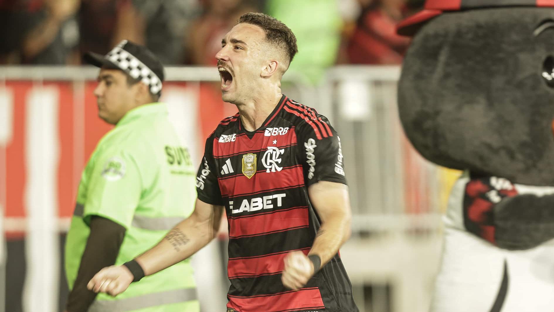 Nem jogo t&aacute;tico quase perfeito do Atl&eacute;tico-MG freia Flamengo, novo l&iacute;der do Brasileir&atilde;o