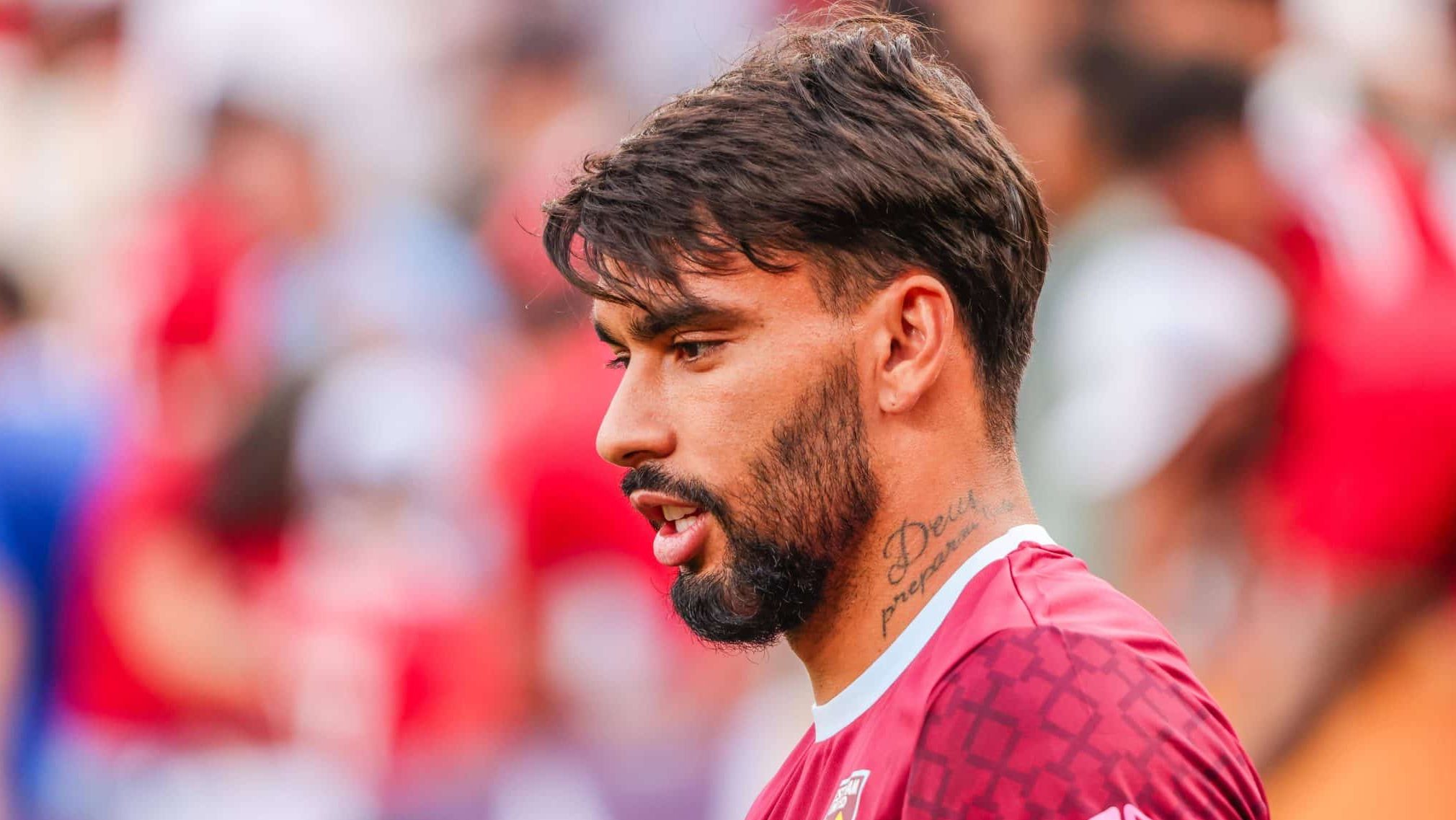 Paquet&aacute; antes de jogo contra o Manchester United