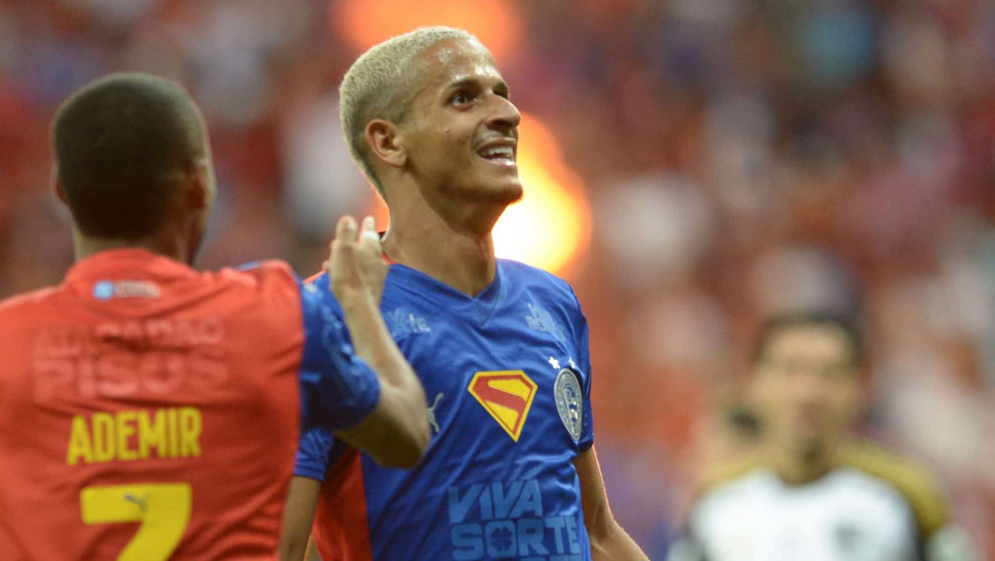 Super Bahia bate at&eacute; gol ol&iacute;mpico de Hulk para ampliar turbul&ecirc;ncia no Atl&eacute;tico-MG