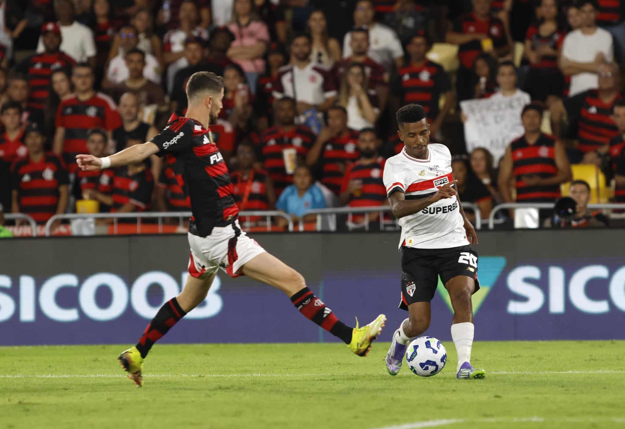 Marcos Ant&ocirc;nio, em a&ccedil;&atilde;o pelo S&atilde;o Paulo