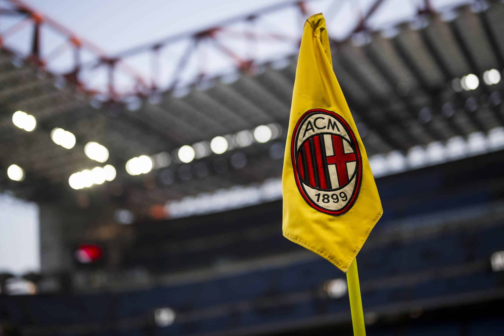 Bandeira com o logo oo Milan