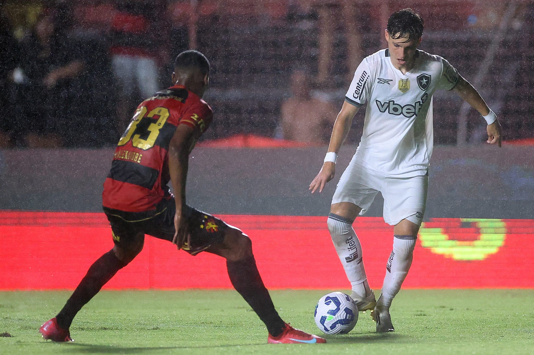 Montoro, do Botafogo, e Matheus Alexandre, do Sport