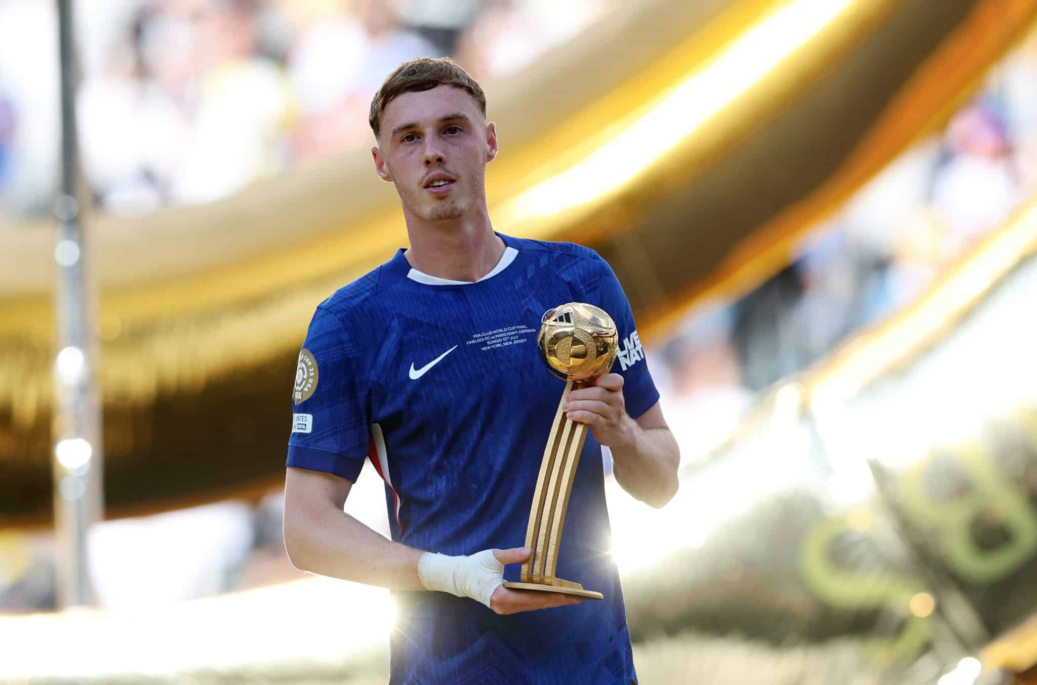 Hakimi agradece torcedores ap&oacute;s jogo do Mundial (Foto: Iconsport)