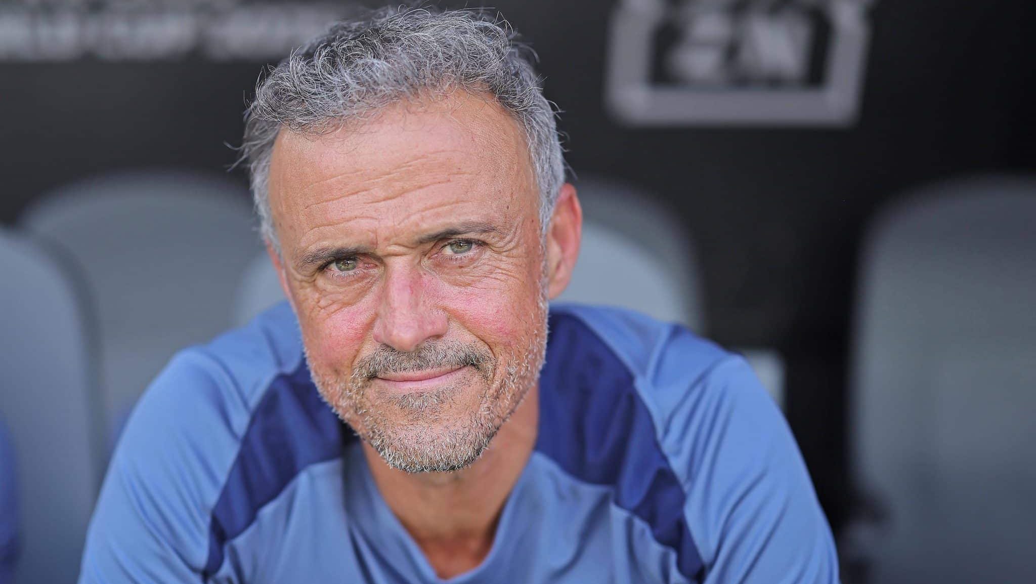 Luis Enrique sofre acidente de bicicleta, &eacute; hospitalizado e vai perder jogos cruciais do PSG