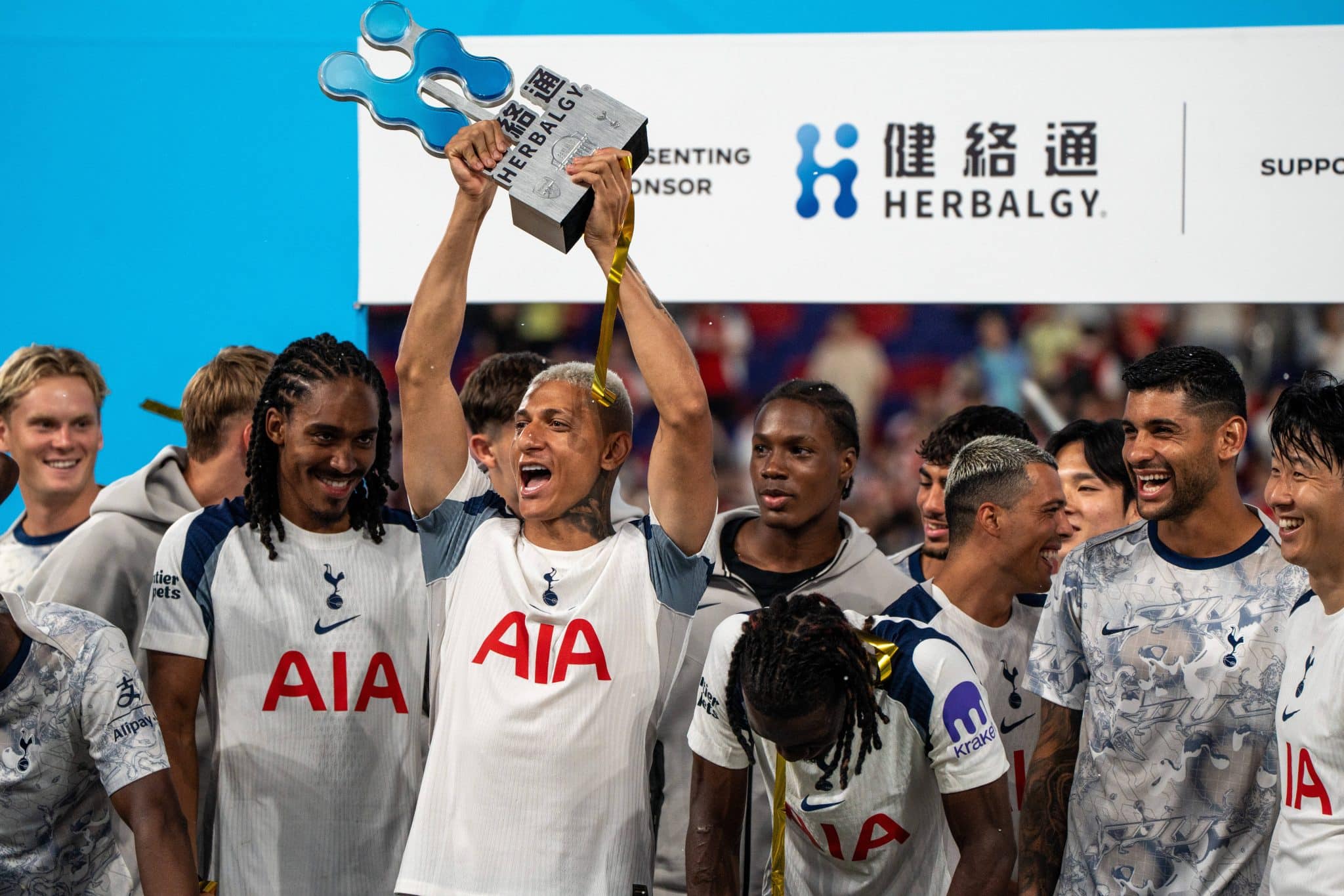 Tottenham bate Arsenal com melhor defesa em anos, Richarlison discreto e &lsquo;gol que Pel&eacute; n&atilde;o fez&rsquo;