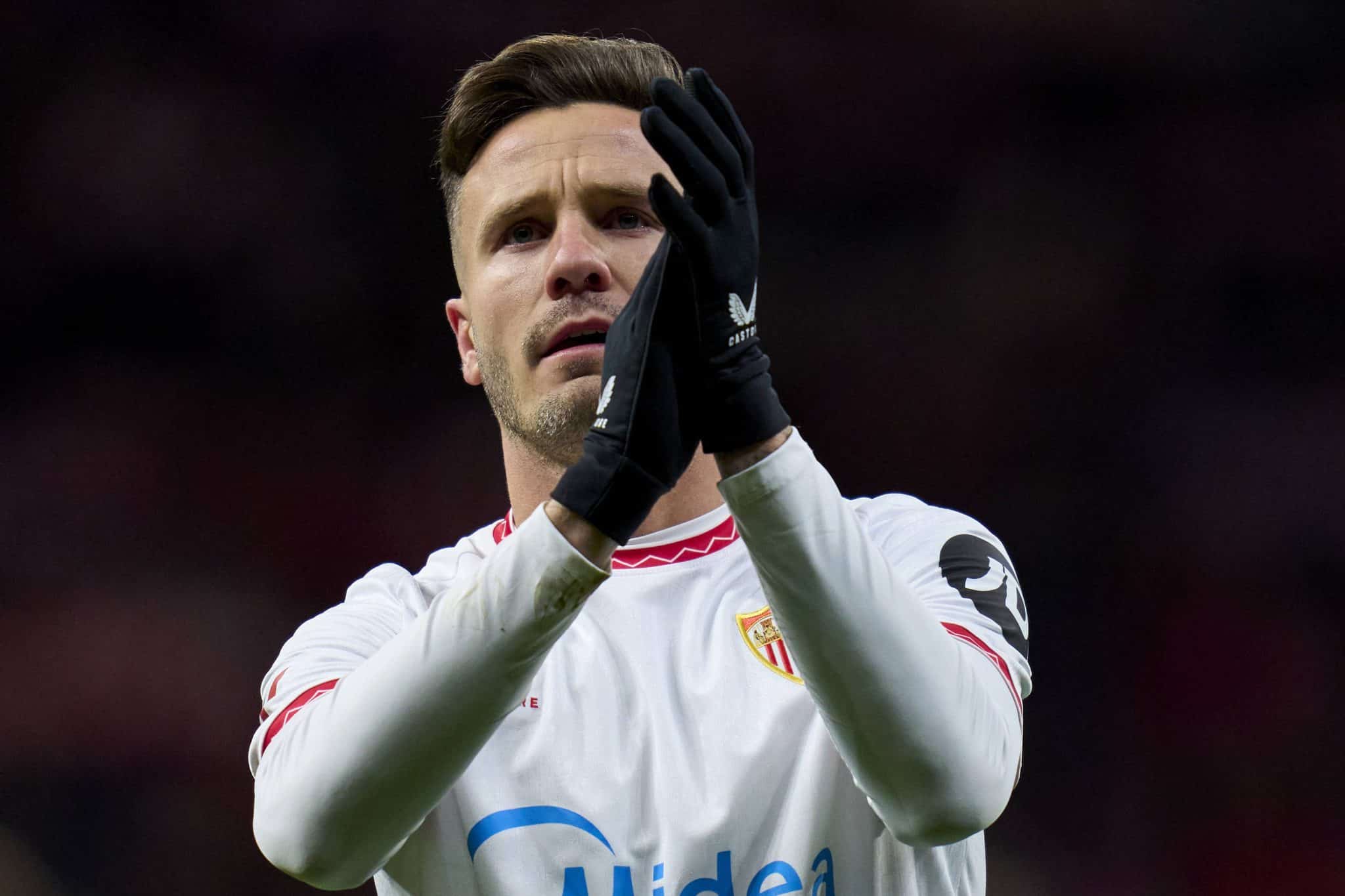 Sa&uacute;l aplaude torcida do Sevilla