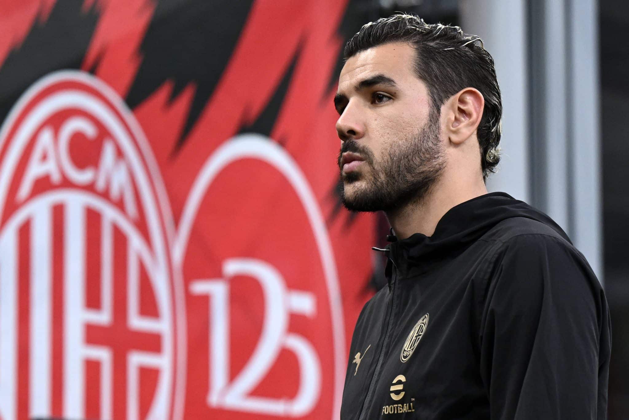 Theo Hern&aacute;ndez antes de jogo do Milan