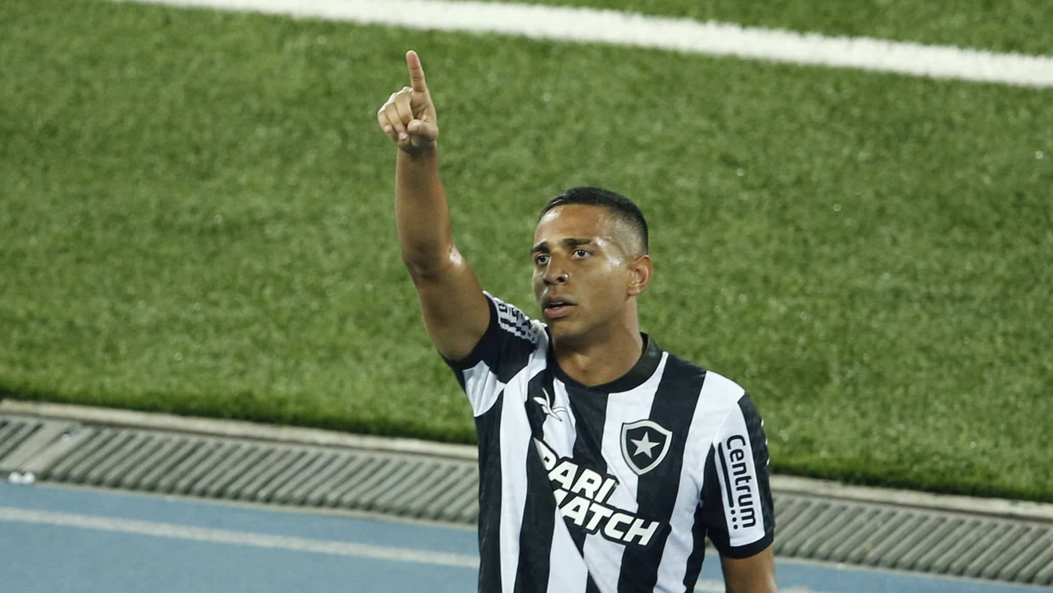 Postura de Dorival e desejo do jogador aproximam Victor S&aacute; do Corinthians