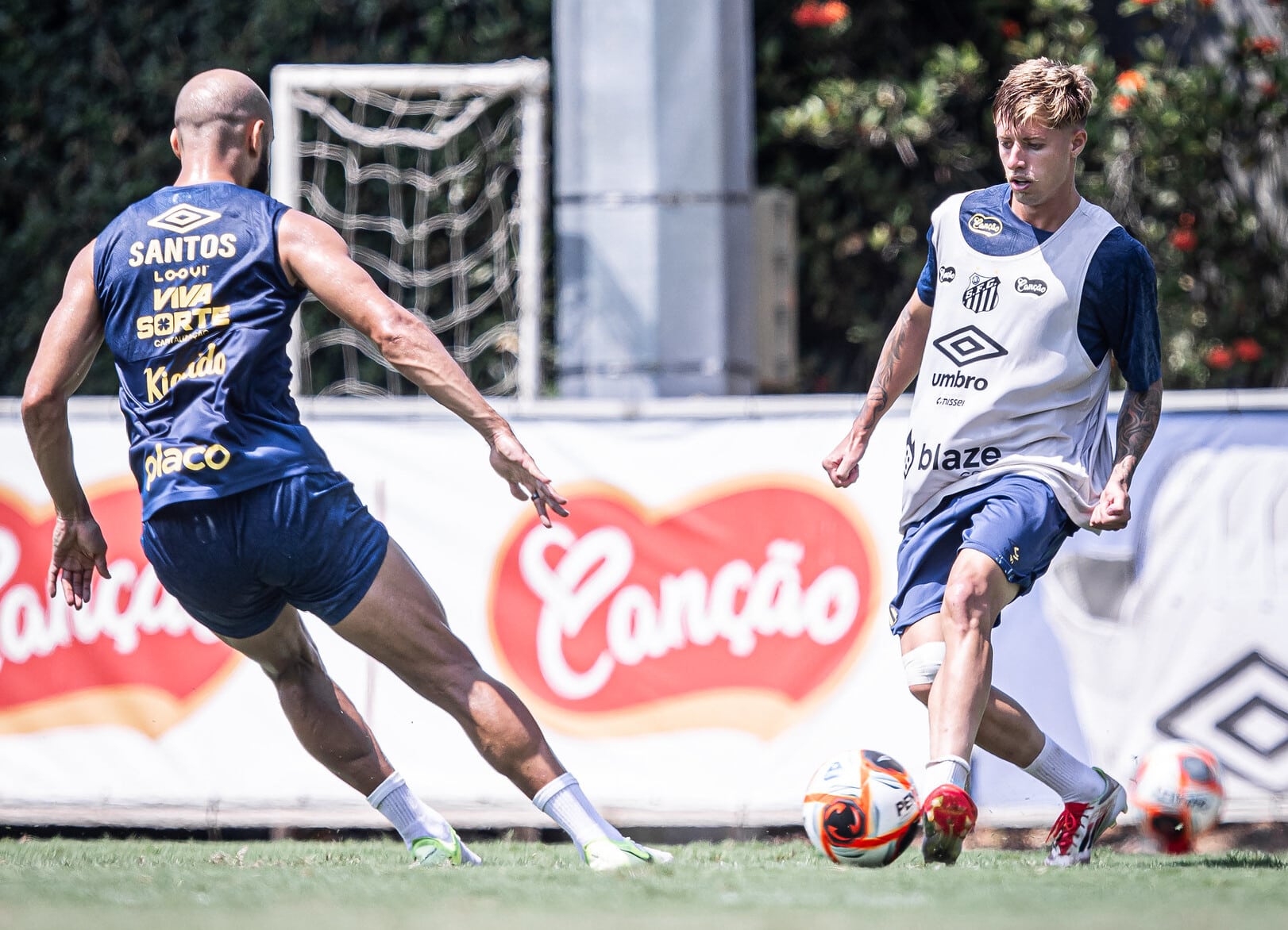 Enzo Boer no treinamento do elenco profissional do Santos