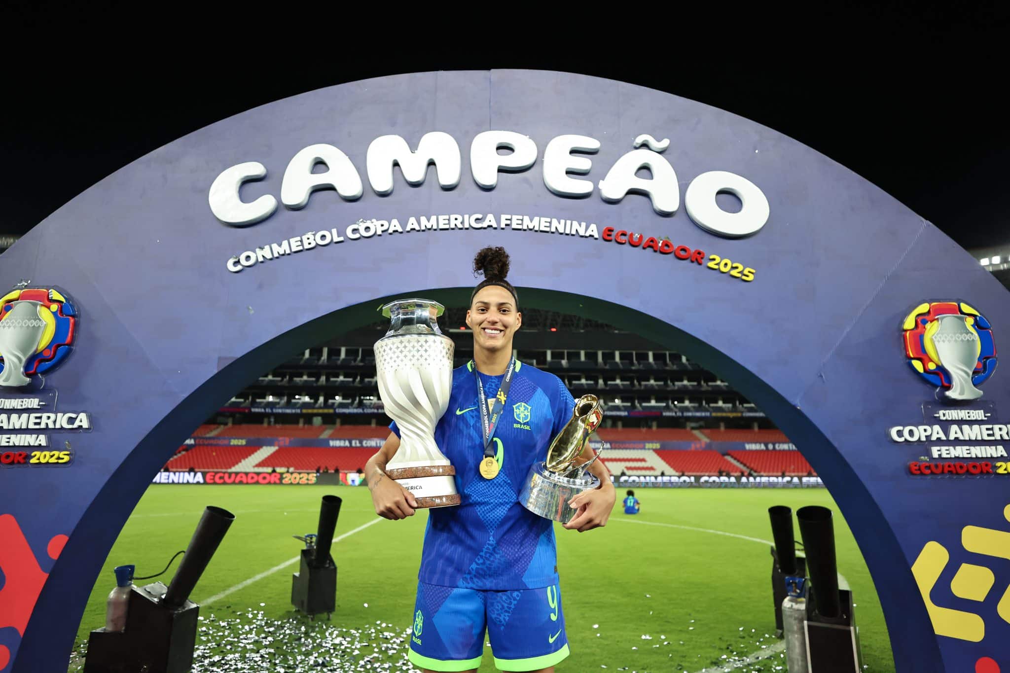 Amanda Gutierres, artilheira e campe&atilde; da Copa Am&eacute;rica com a Sele&ccedil;&atilde;o
