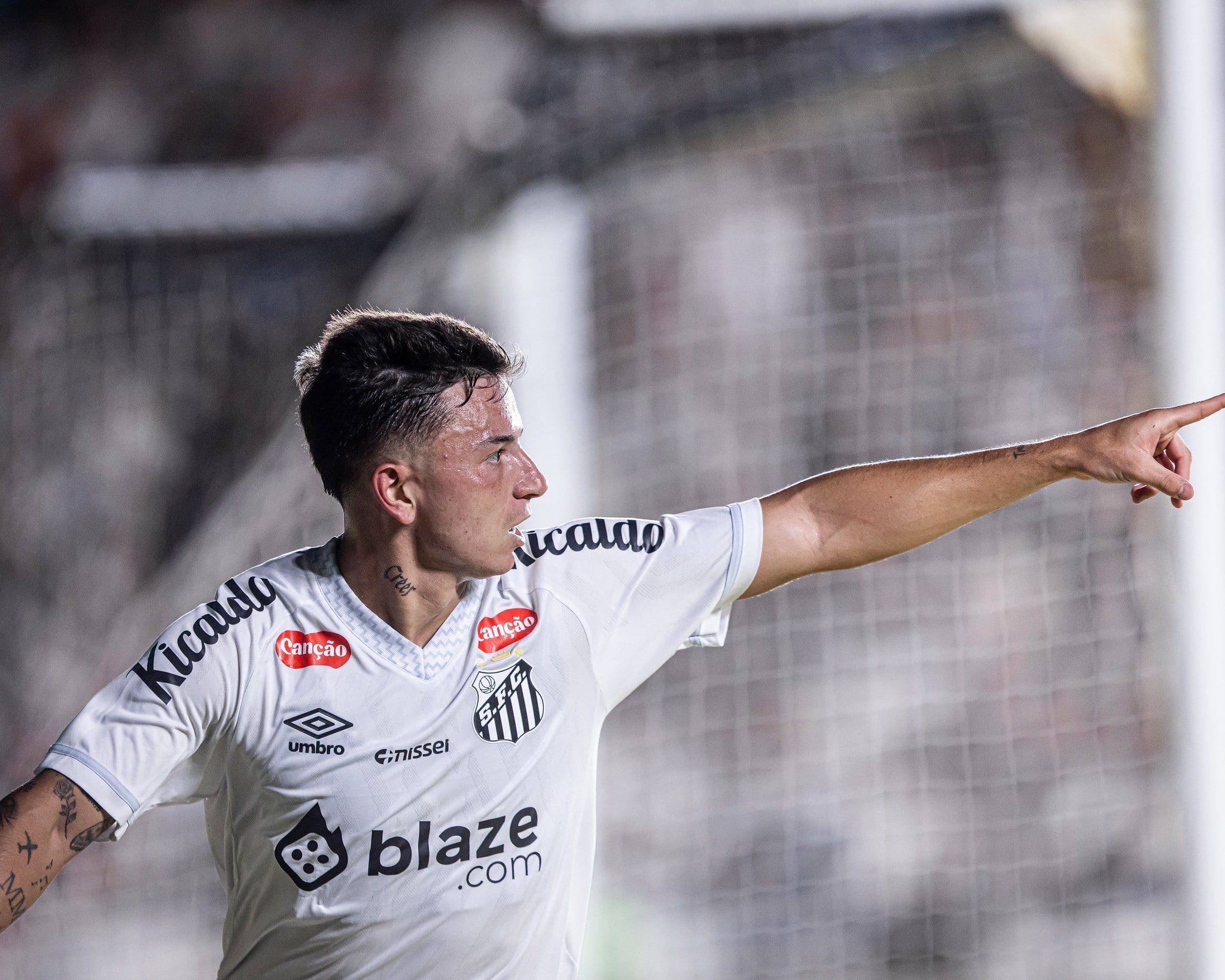 Barreal comemora gol do Santos contra o Vasco