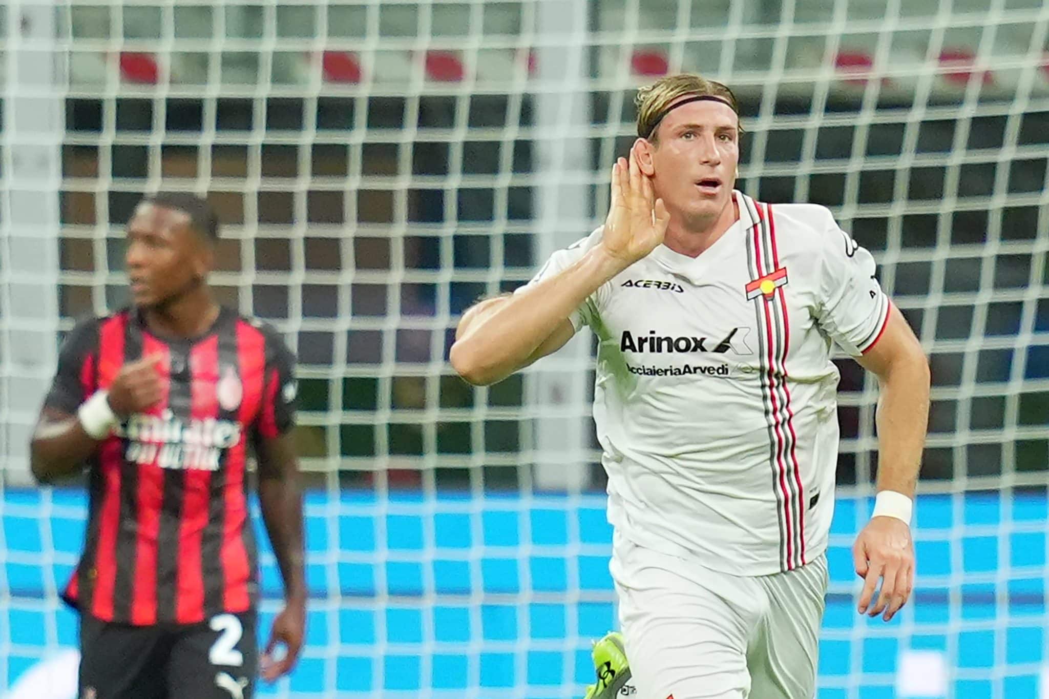 Baschirotto comemora o primeiro gol da Cremonese (Foto: Iconsport)