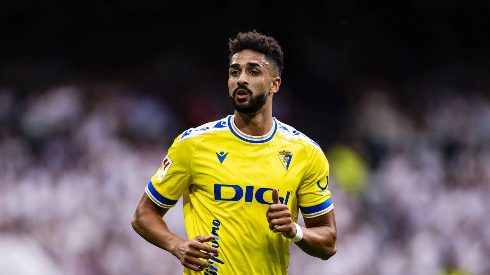 Botafogo acerta com atacante espanhol, mas tem dificuldade na negocia&ccedil;&atilde;o por zagueiro