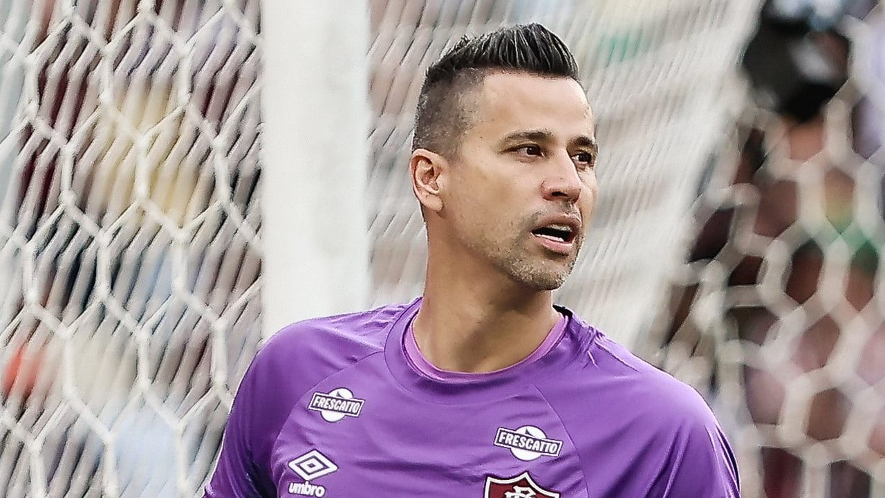 Em dia hist&oacute;rico para F&aacute;bio, Fluminense &eacute; efetivo para manter boa fase e vencer o Fortaleza