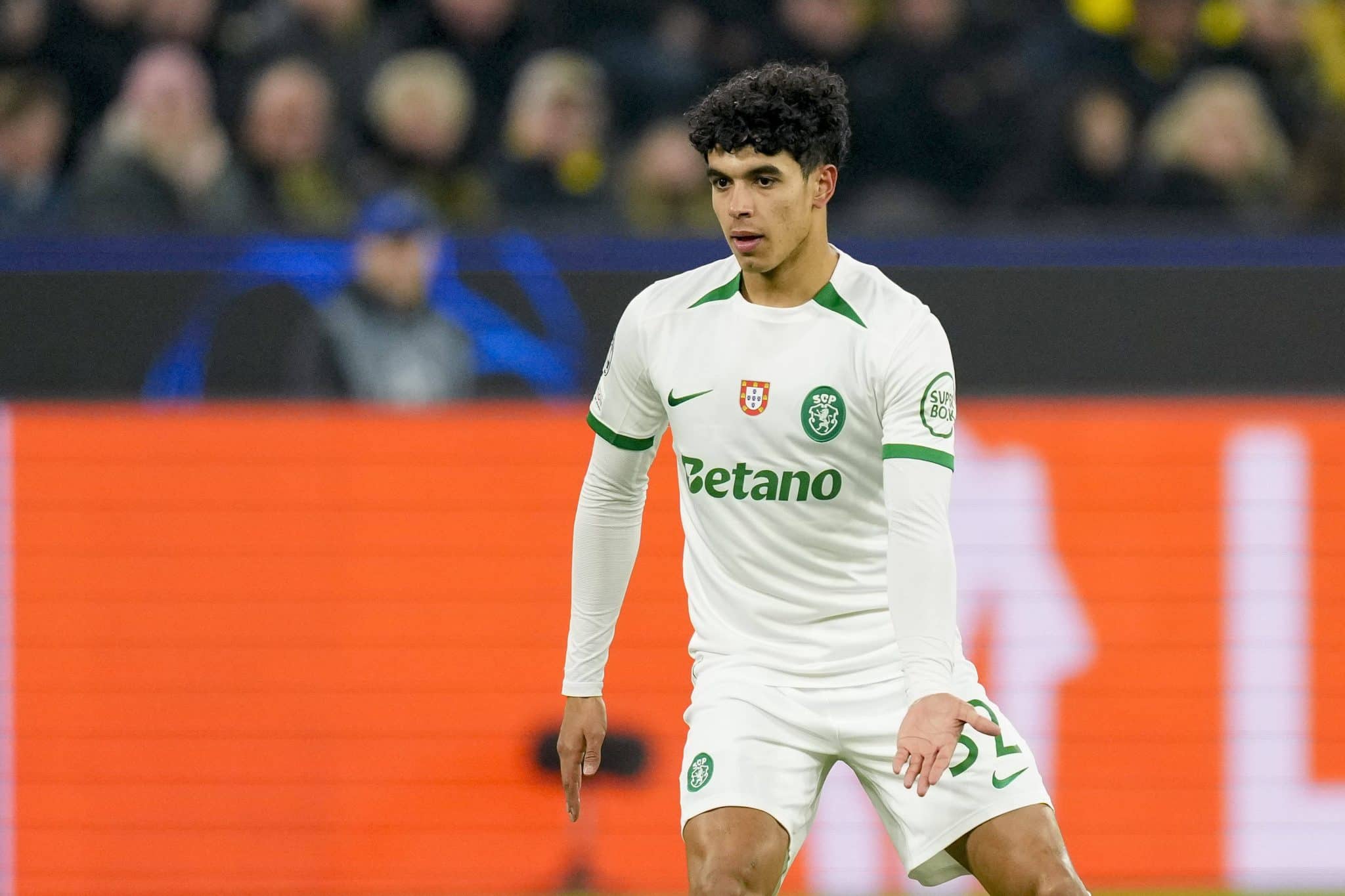 Jo&atilde;o Sim&otilde;es durante jogo do Sporting na Champions League
