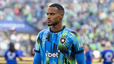 Negocia&ccedil;&atilde;o de John tem reviravolta, mas Botafogo mant&eacute;m planejamento por novo goleiro