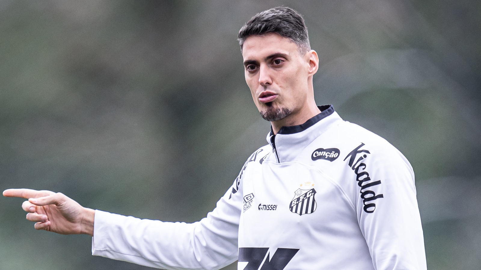 Em conversas com Sampaoli, Santos tem dia agitado na reapresenta&ccedil;&atilde;o do elenco