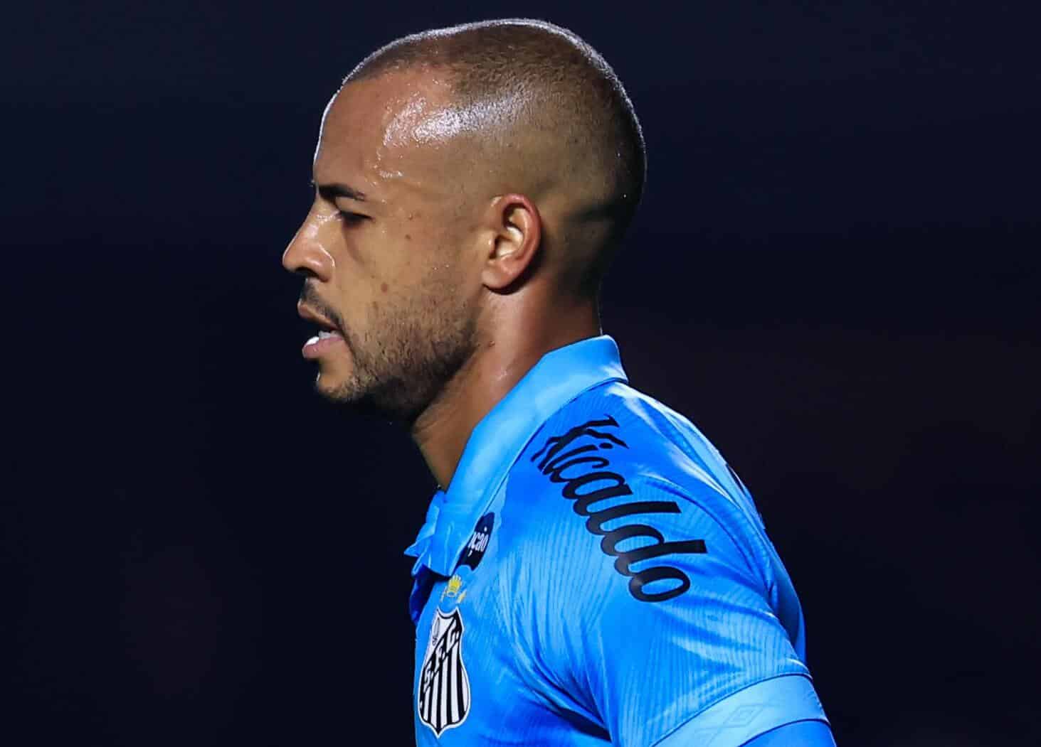 Mayke estreia com a camisa do Santos 