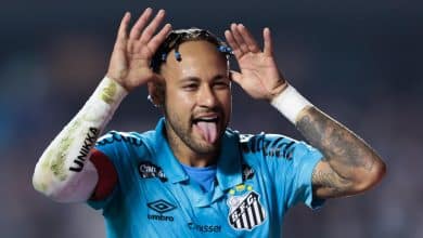 Neymar marca duas vezes e d&aacute; mais uma semana de sobrevida para Cleber Xavier no Santos