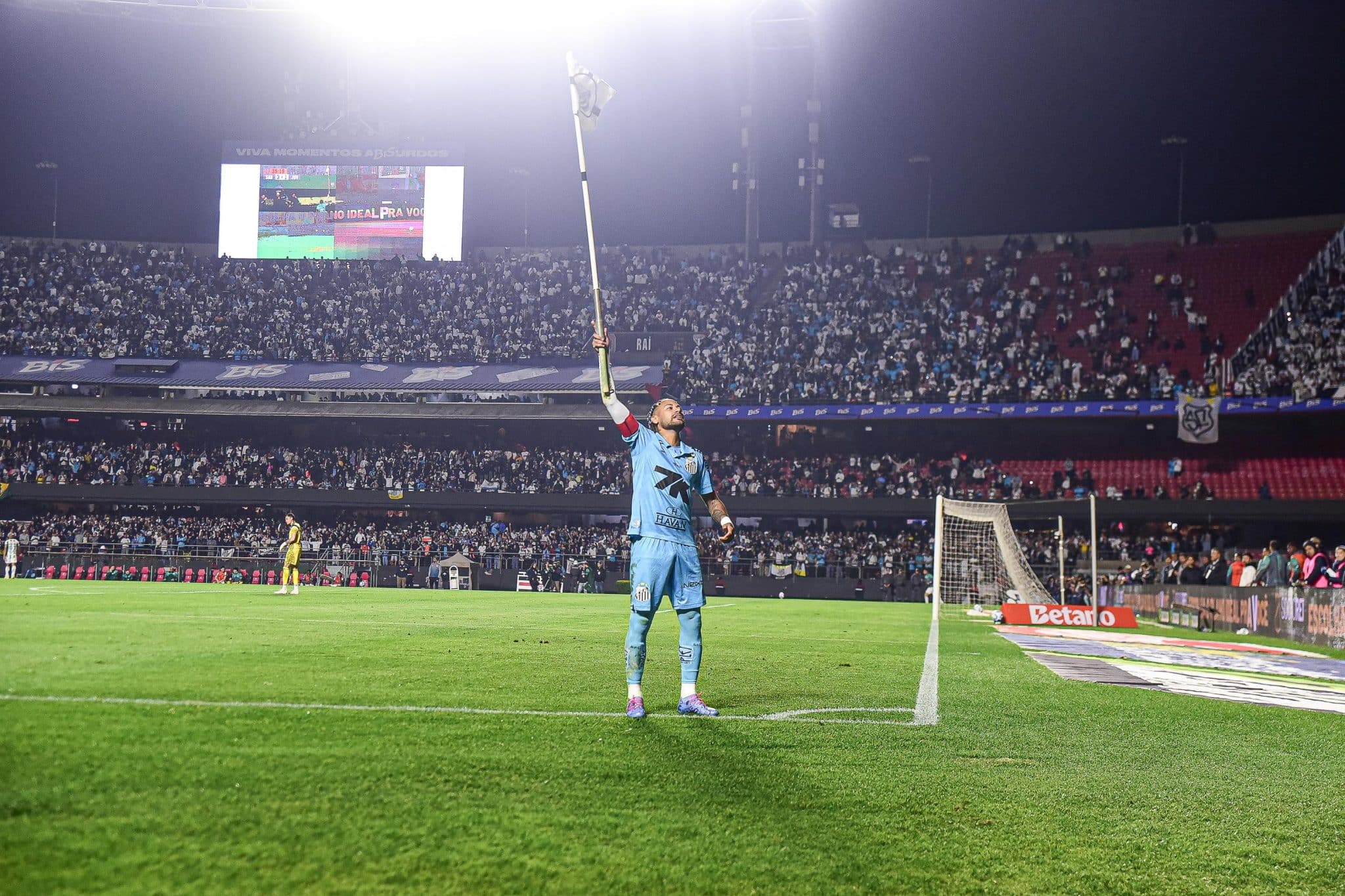 Neymar comemorando gol no MorumBIS