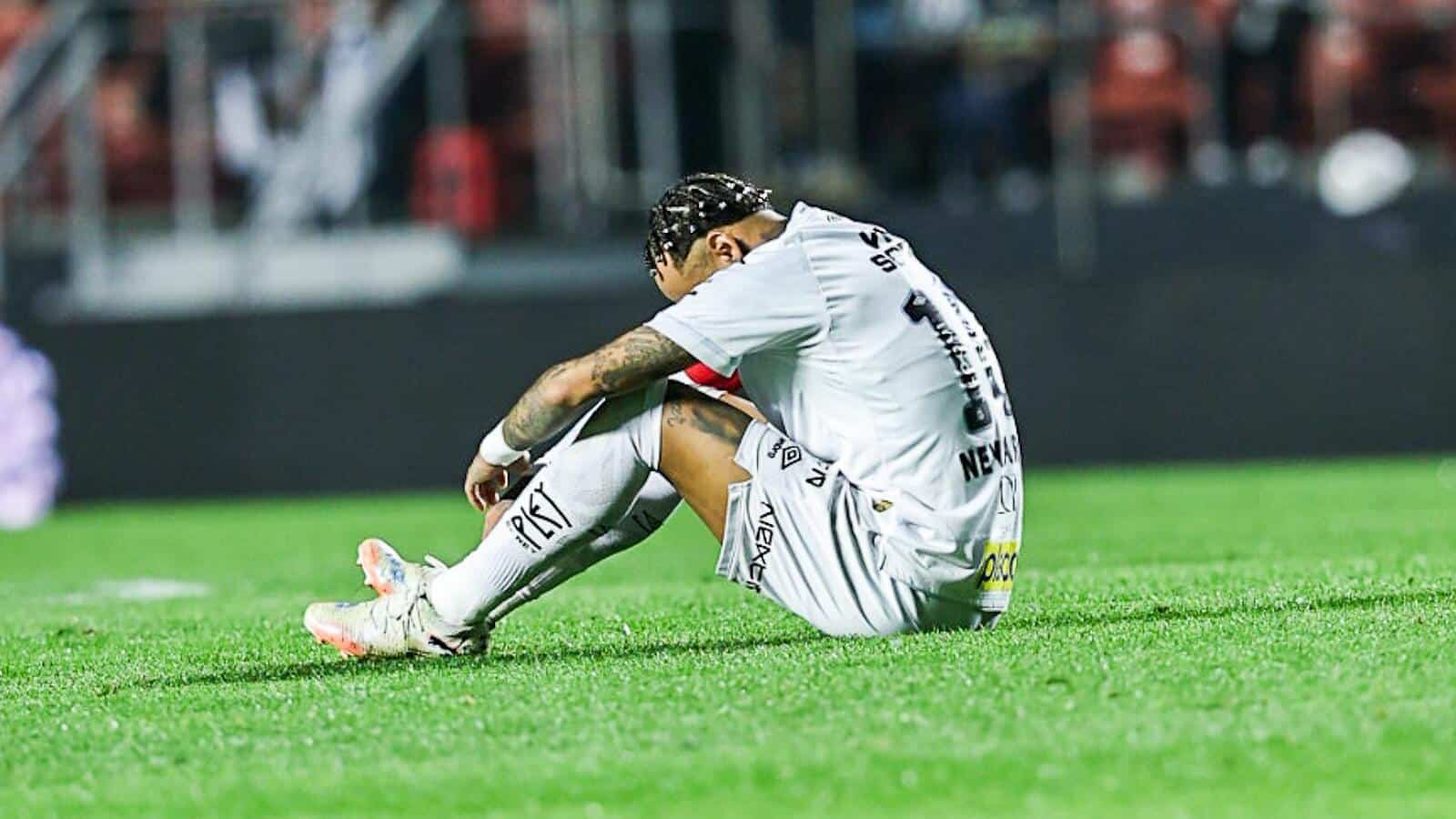 Mist&eacute;rio sobre situa&ccedil;&atilde;o de Neymar prova que Santos n&atilde;o aprendeu nada com pol&ecirc;mica em mar&ccedil;o