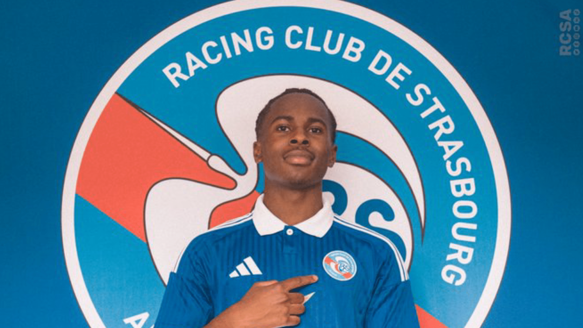 Rayane Messi no an&uacute;ncio do Strasbourg