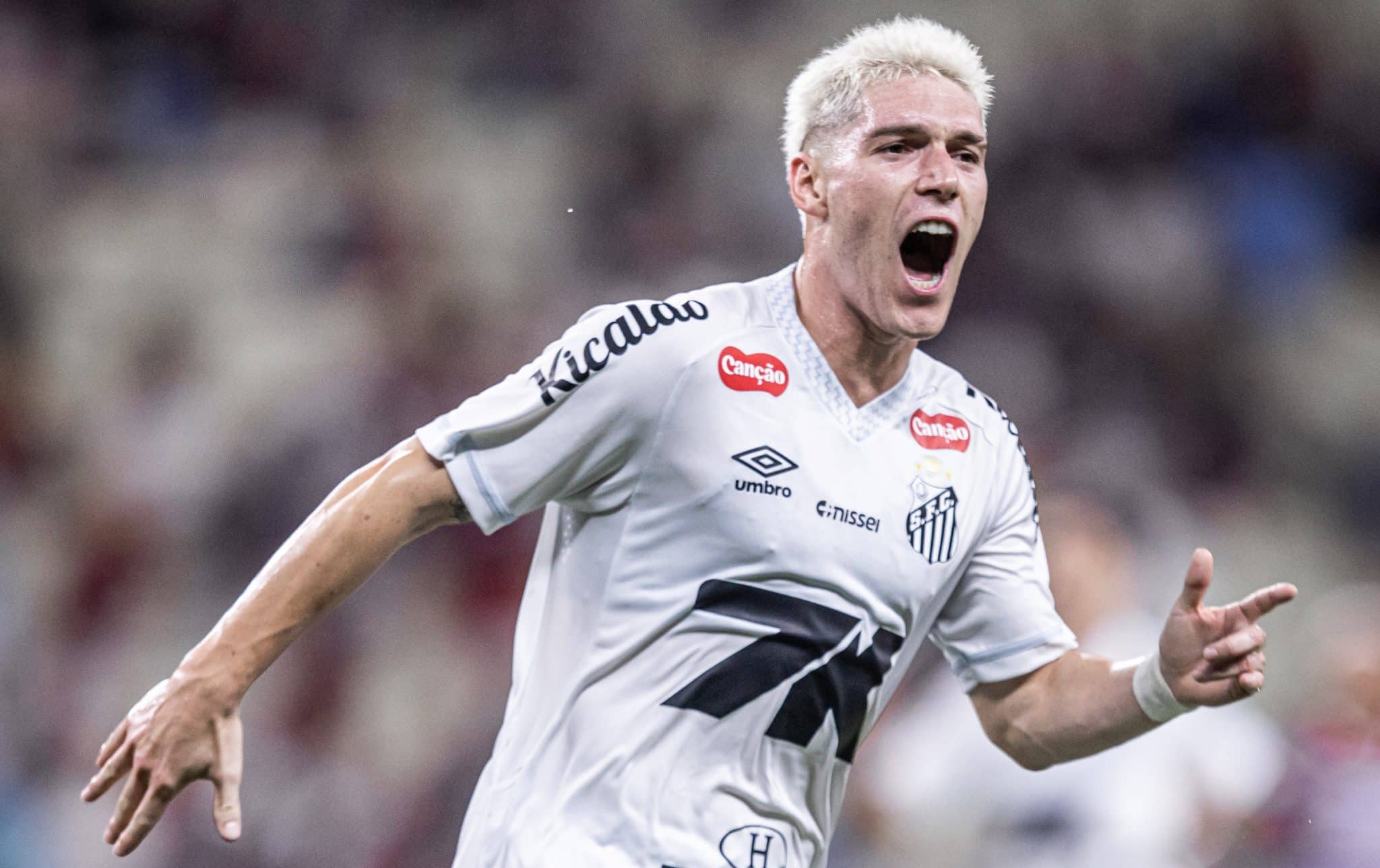 Rollheiser comemora gol contra o Fortaleza