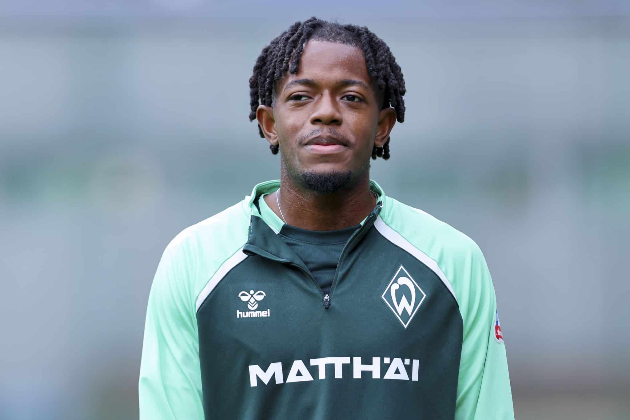 Samuel Mbangula durante treino no Werder Bremen
