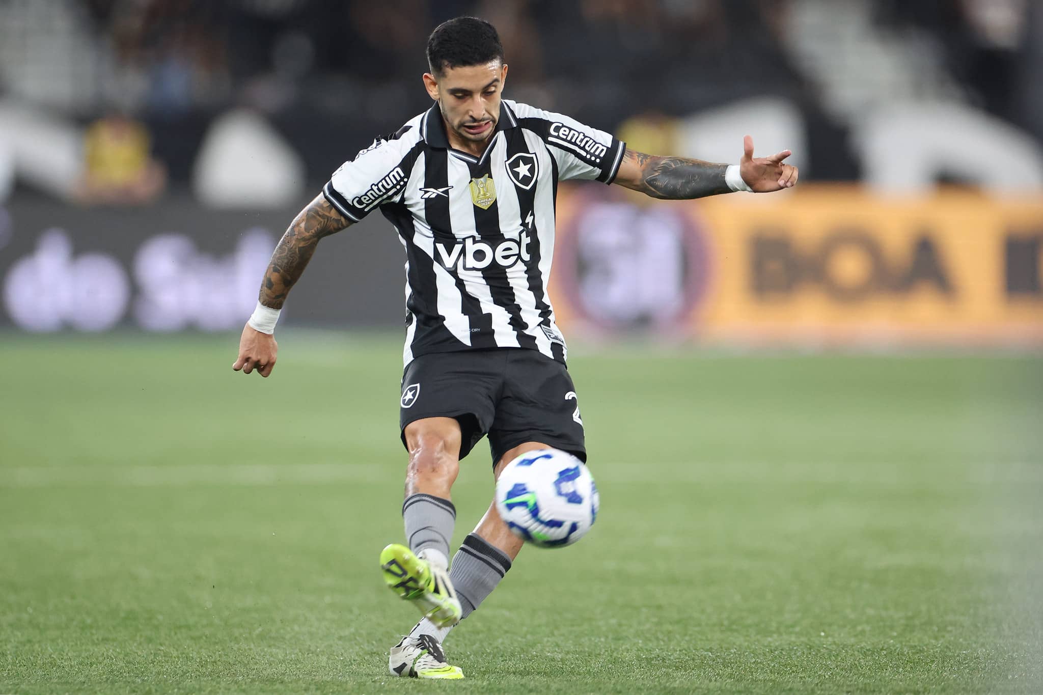 Santi Rodr&iacute;guez participou dos tr&ecirc;s gols do Botafogo (Foto: Vitor Silva/Botafogo)