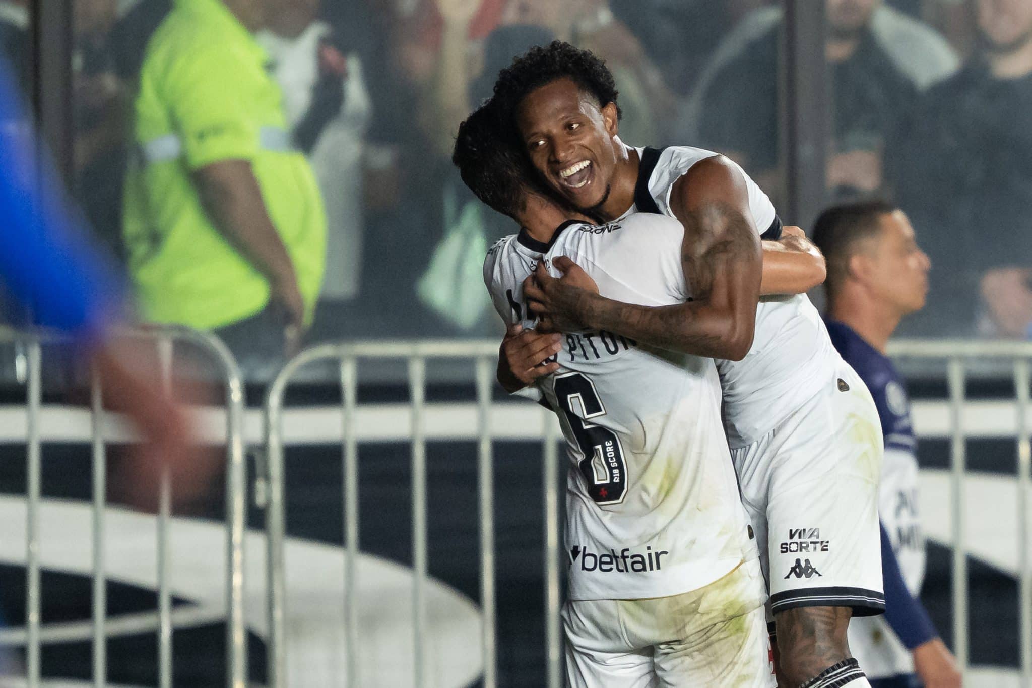 Tch&ecirc; Tch&ecirc; marcou o primeiro gol pelo Vasco (Foto: Icon Sport)
