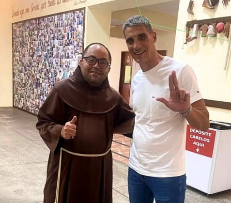 Vojvoda em visita &agrave; Bas&iacute;lica de S&atilde;o Francisco, em Canind&eacute;