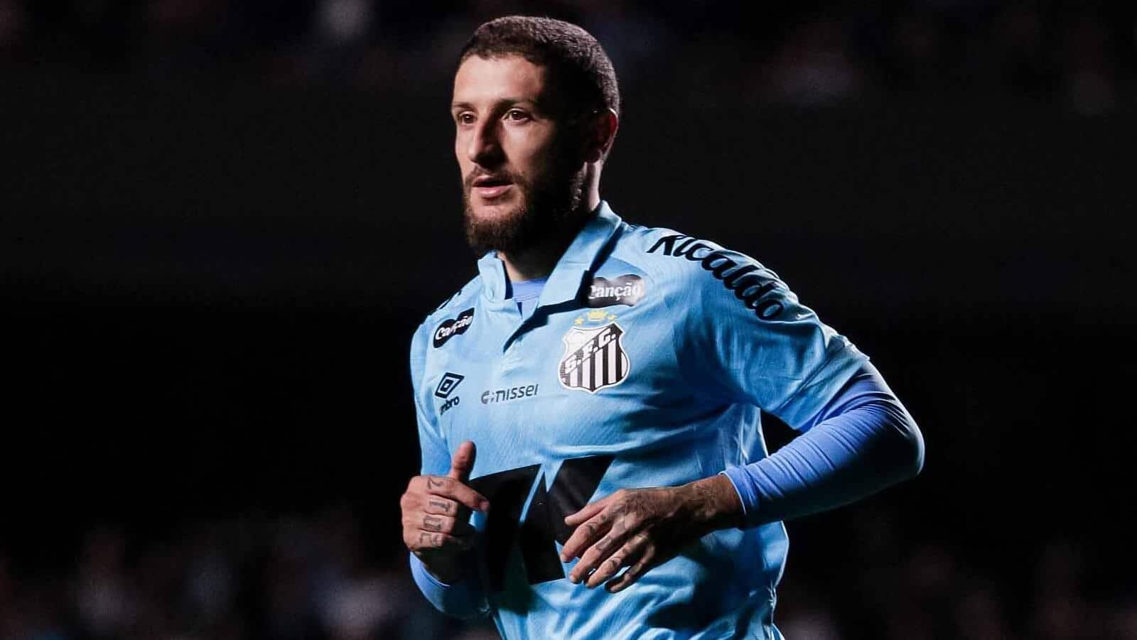 Mayke e Z&eacute; Rafael jogam farol alto em Cl&eacute;ber Xavier e pedem passagem no Santos