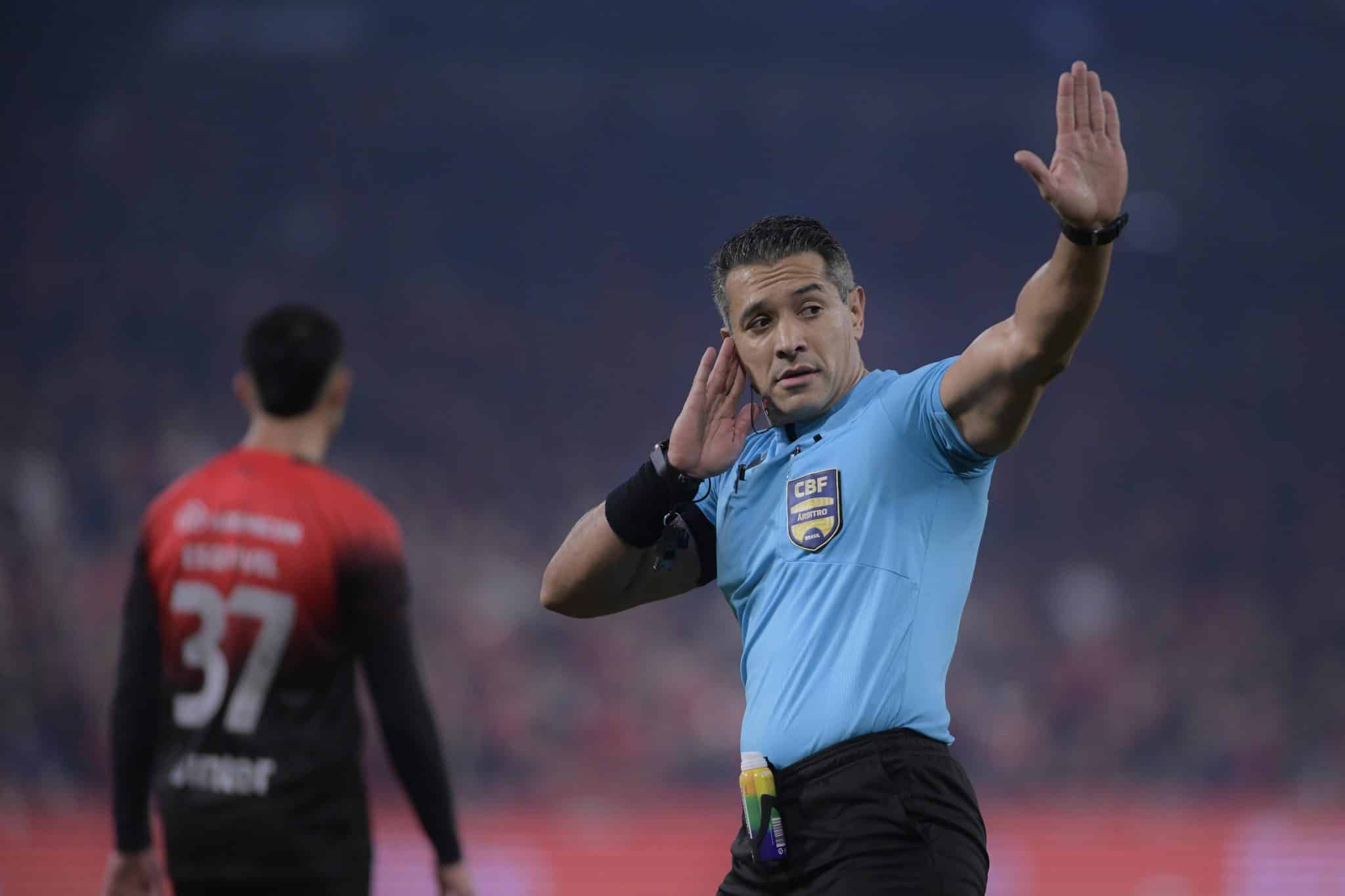 &Aacute;rbitro Felipe Fernandes de Lima, em Athletico x S&atilde;o Paulo