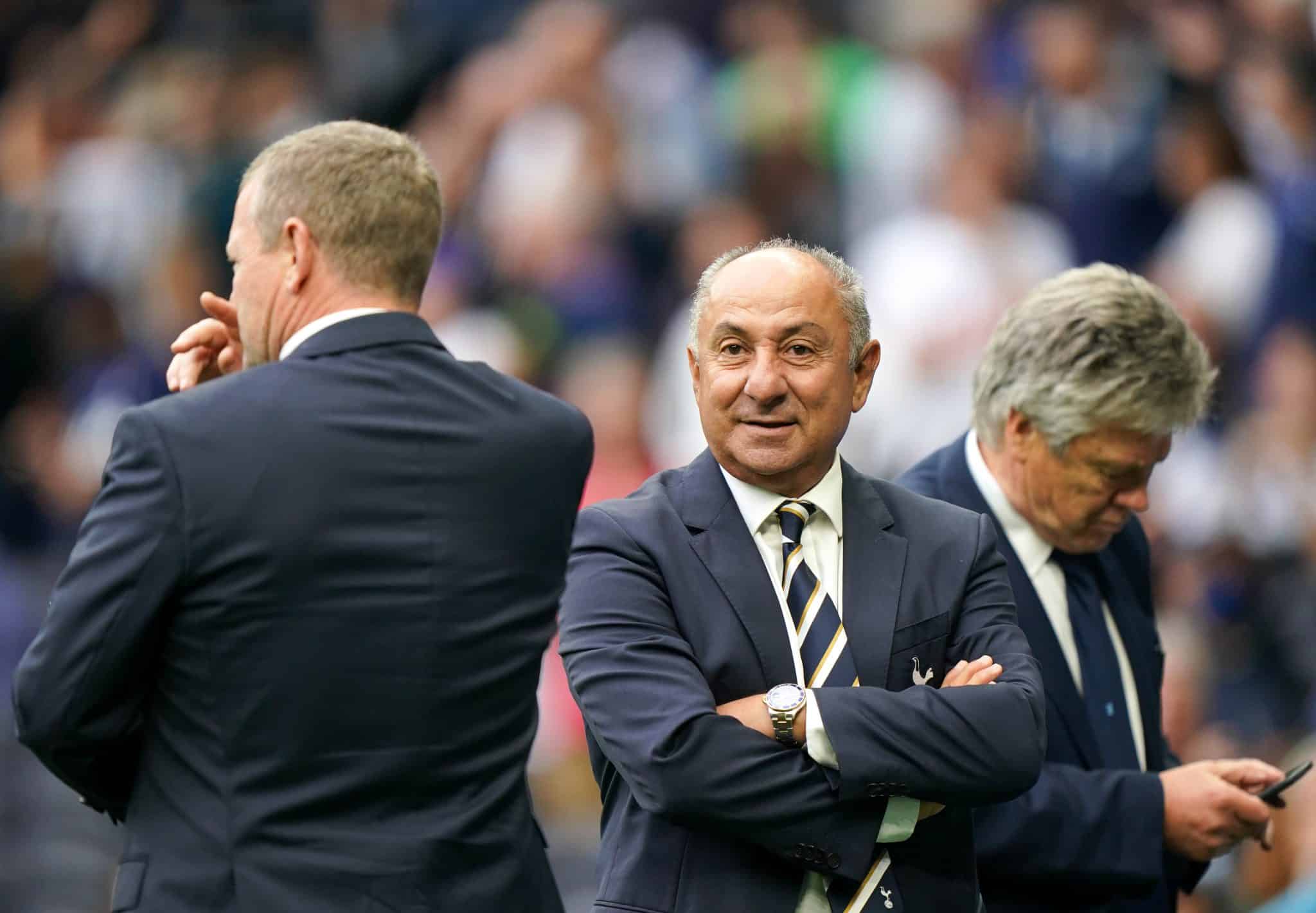 Ardiles mant&eacute;m proximidade com o Tottenham (Foto: Iconsport)