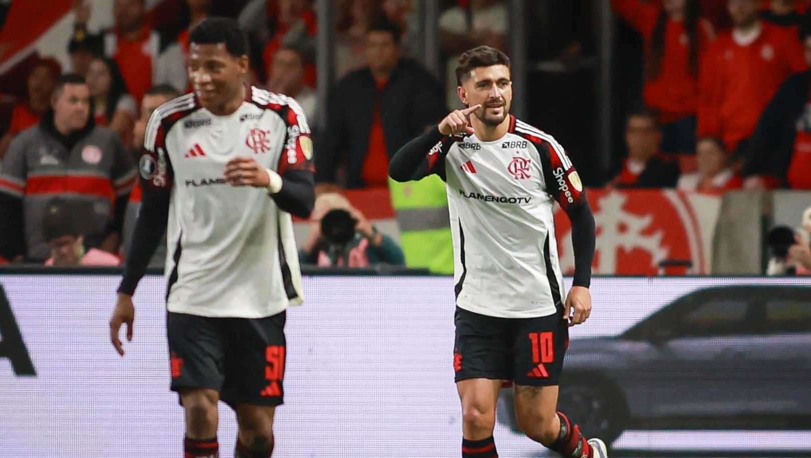 Flamengo elimina Inter da Libertadores em noite perfeita de &lsquo;queridinho&rsquo; de Filipe Lu&iacute;s