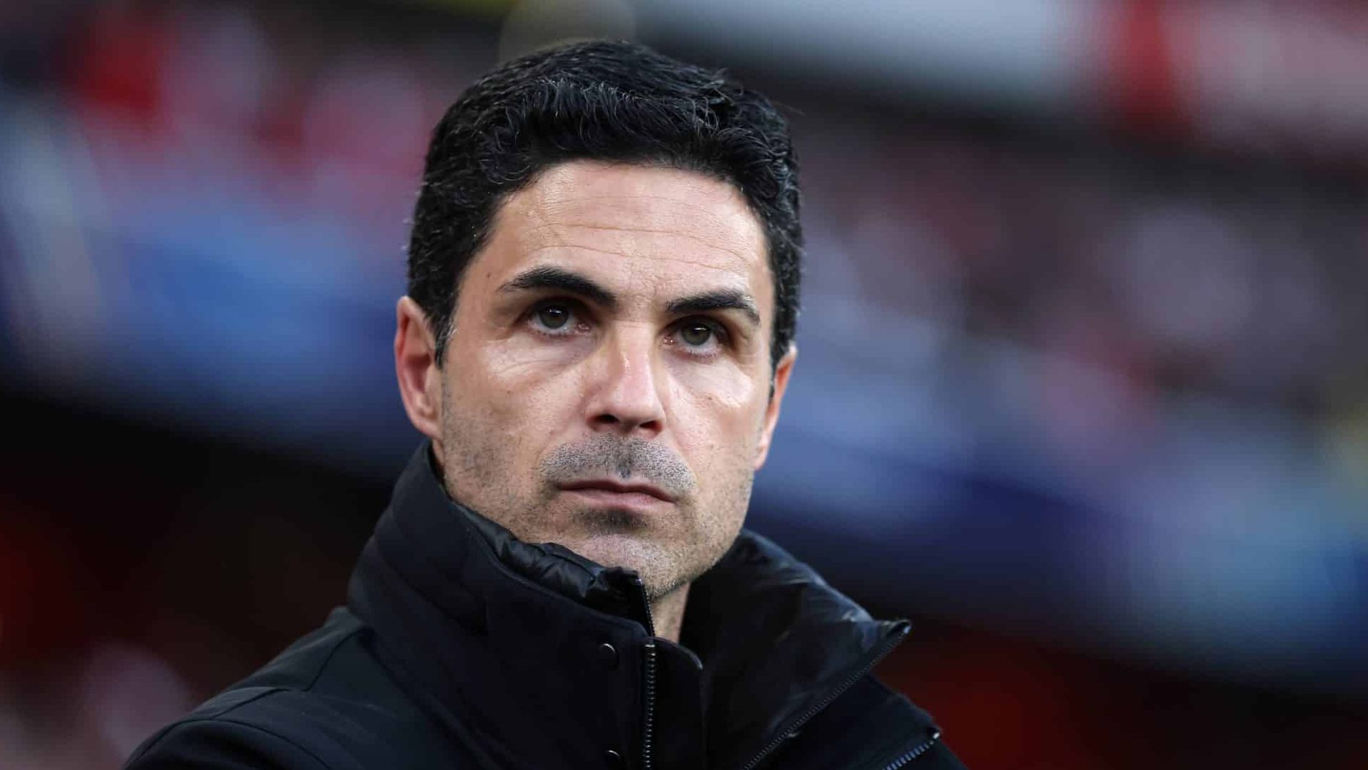 Arsenal abre o bolso, se refor&ccedil;a bem na janela de transfer&ecirc;ncias, mas vive dilema no mercado