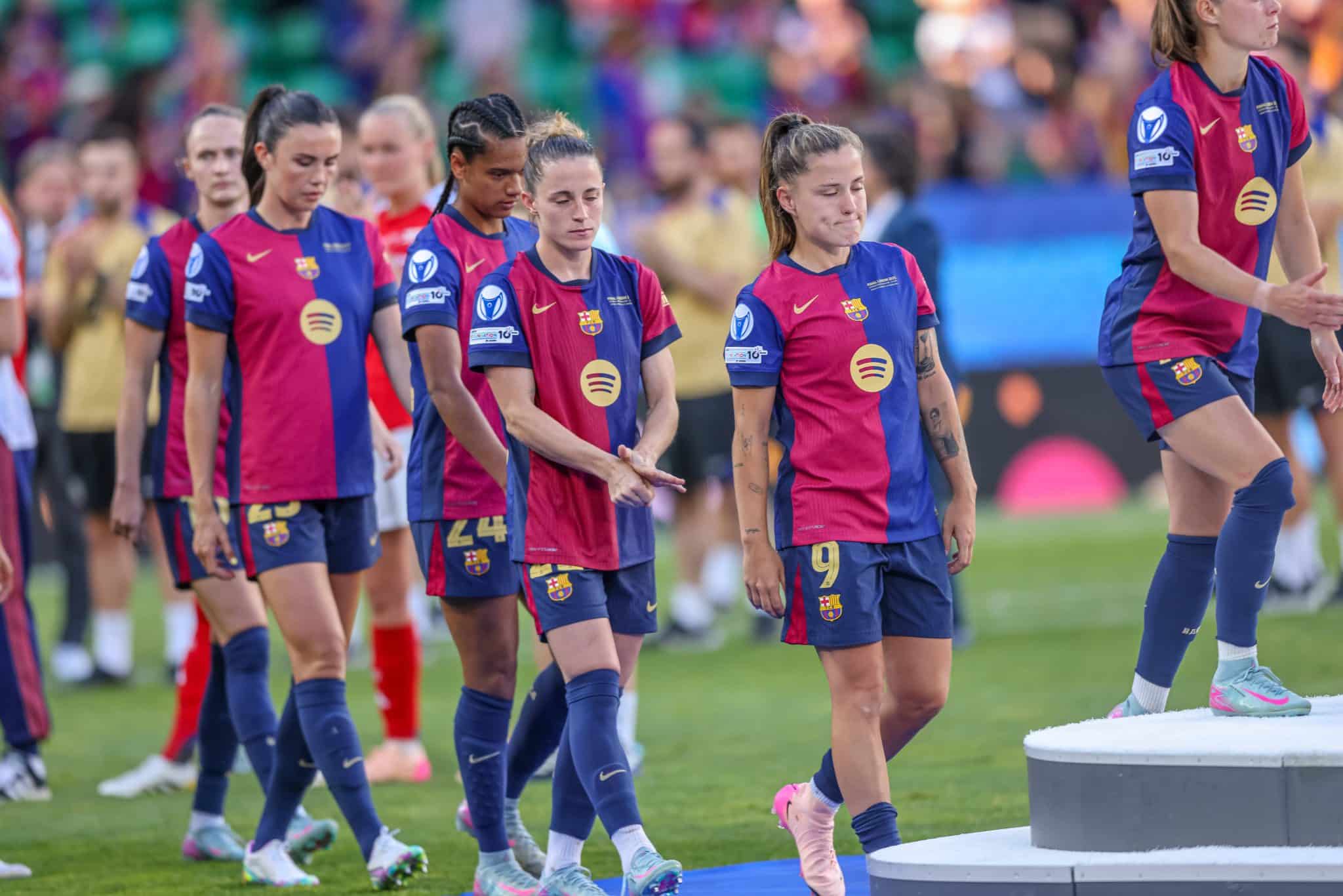 Barcelona durante premia&ccedil;&atilde;o de vice-campe&atilde; na final da Champions League 2024/25 (Foto: IMAGO /&nbsp;HMB-Media)