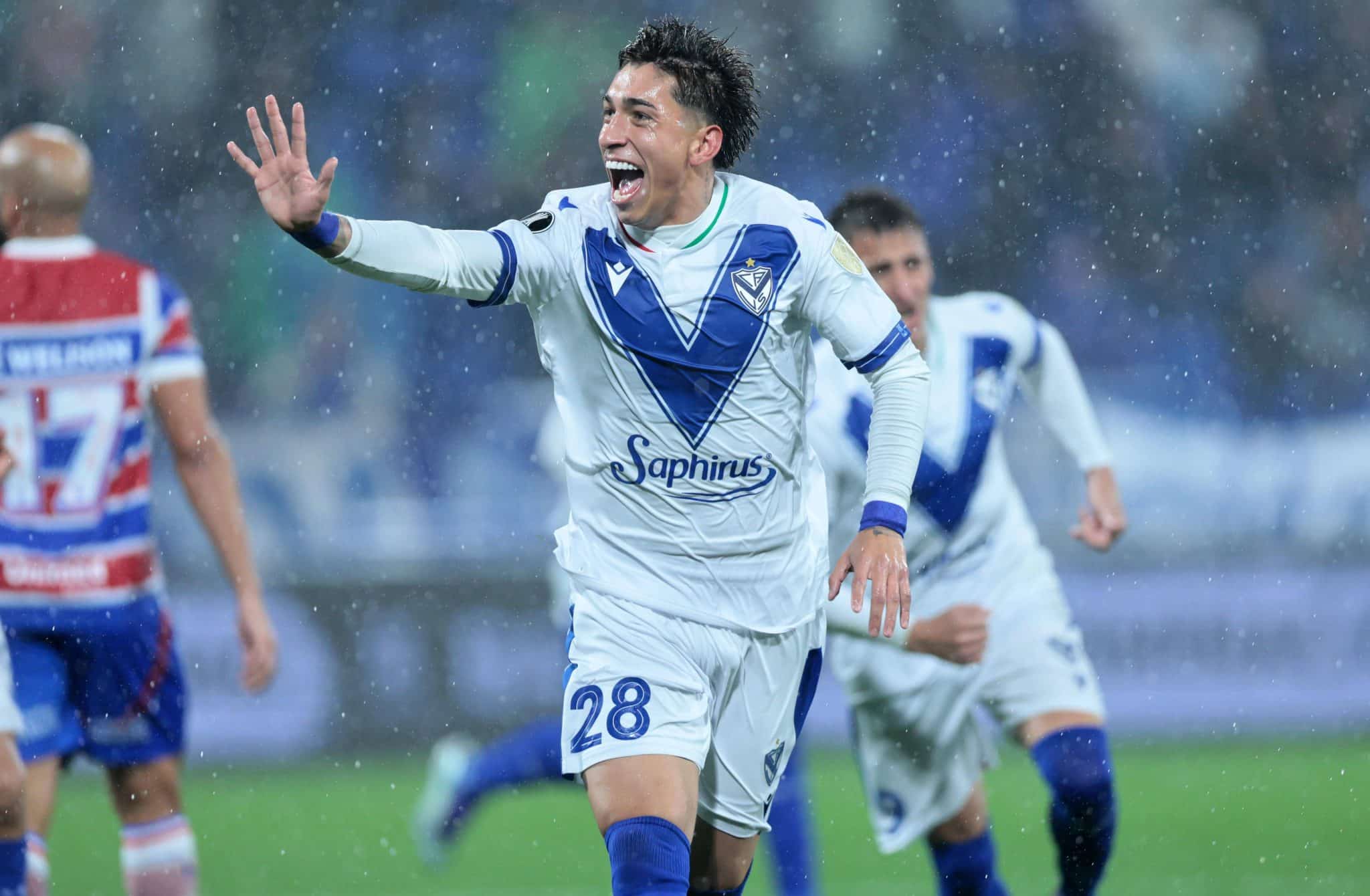Carrizo celebra gol pelo Vélez