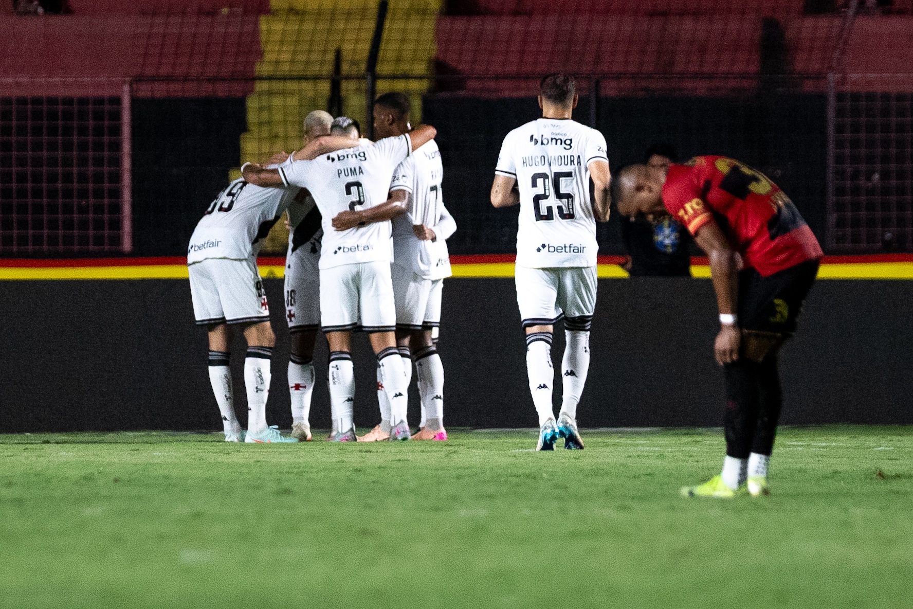 Vasco vence o Sport na Ilha do Retiro