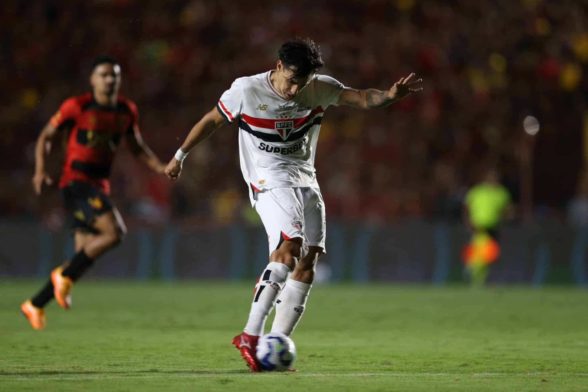Juan Dinenno, em a&ccedil;&atilde;o contra o Sport