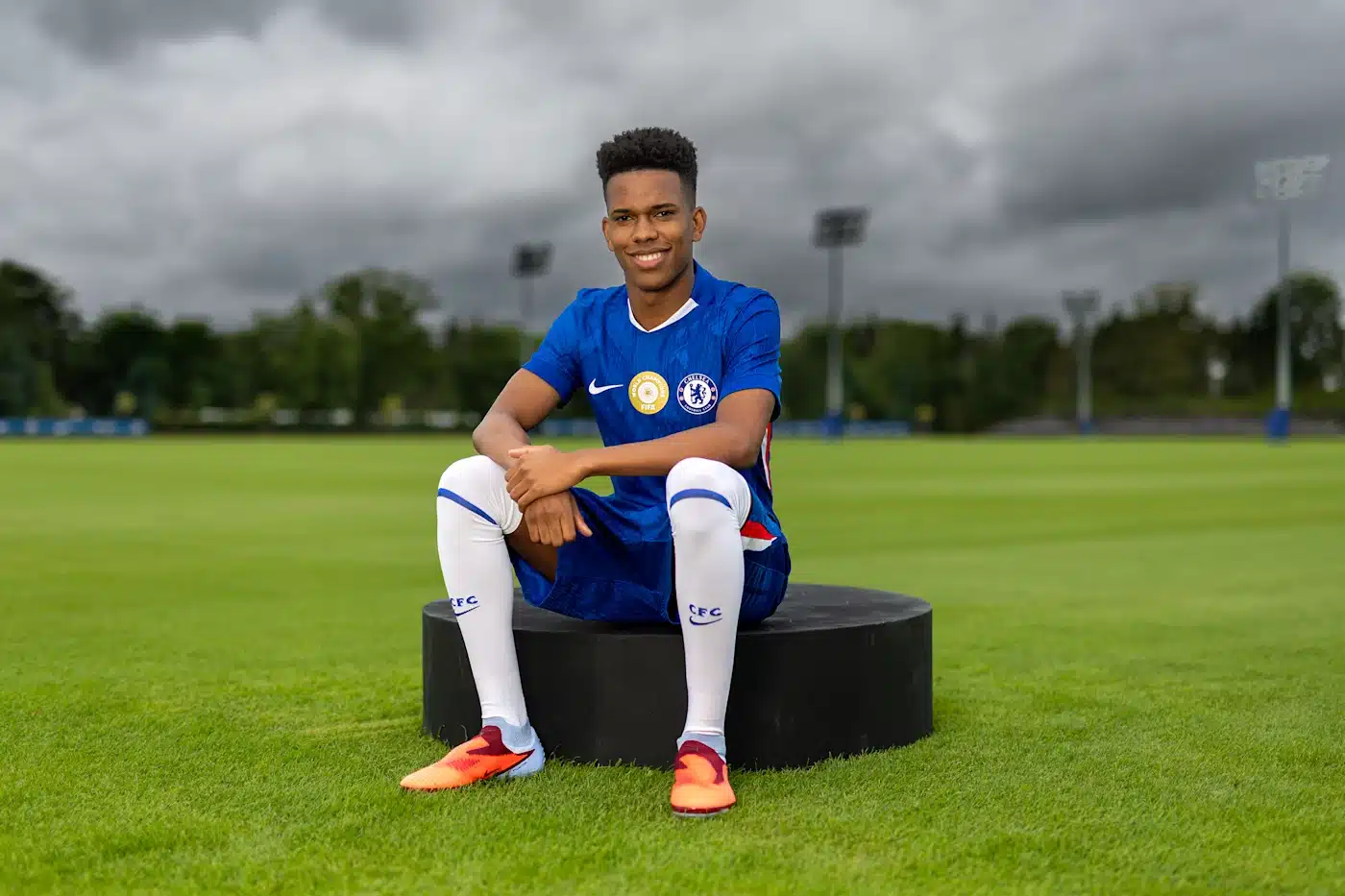 Est&ecirc;v&atilde;o, novo atacante do Chelsea 