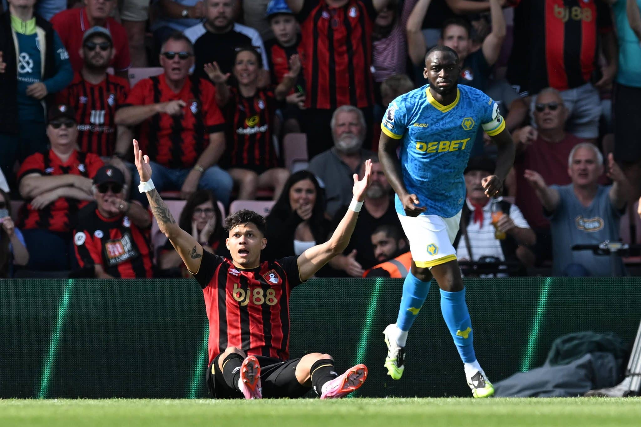 Evanilson sofreu p&ecirc;nalti em Bournemouth x Wolverhampton (Foto: Imago)