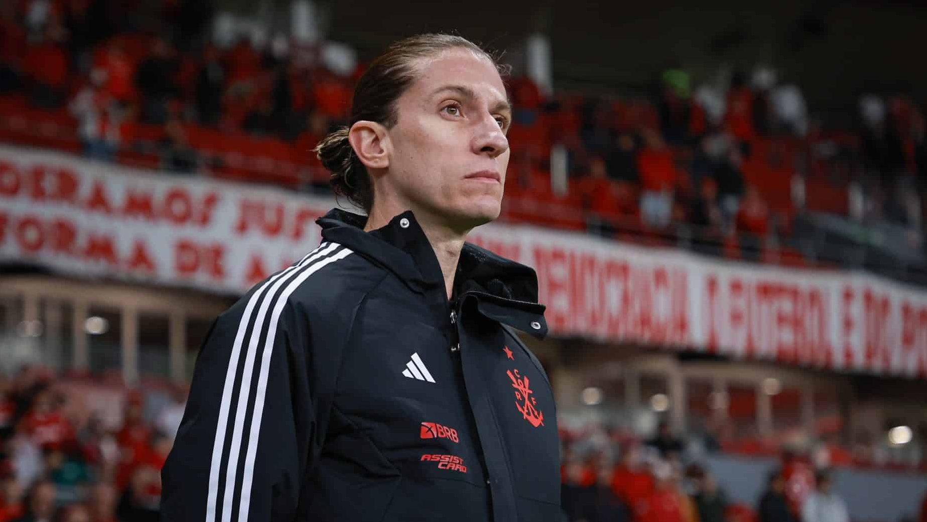 Filipe Lu&iacute;s, t&eacute;cnico do Flamengo, no Beira-Rio
