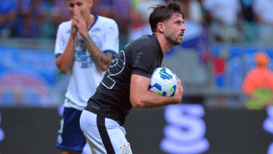 Corinthians admite erro e busca interessados em Héctor Hernández