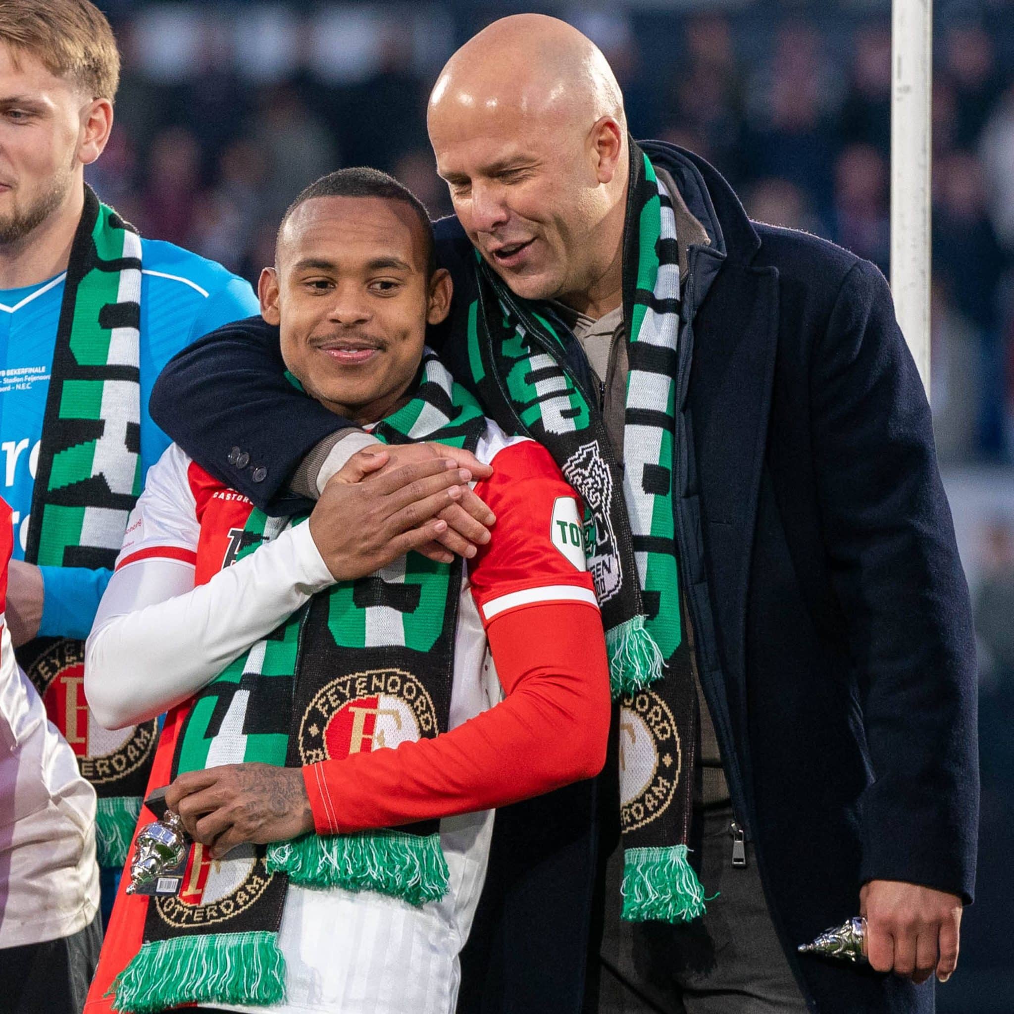 Igor Paix&atilde;o e Arne Slot ap&oacute;s o Feyenoord conquistar a Copa da Holanda