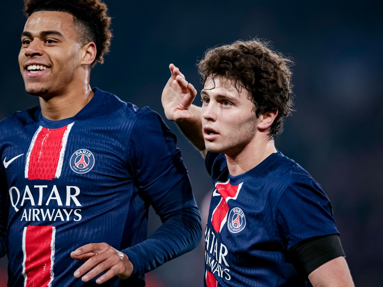 D&eacute;sir&eacute; Dou&eacute; e Joao Neves PSG