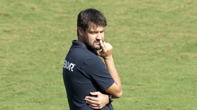 Quem é o auxiliar técnico brasileiro que trocou o Atlético-MG pelo Liverpool