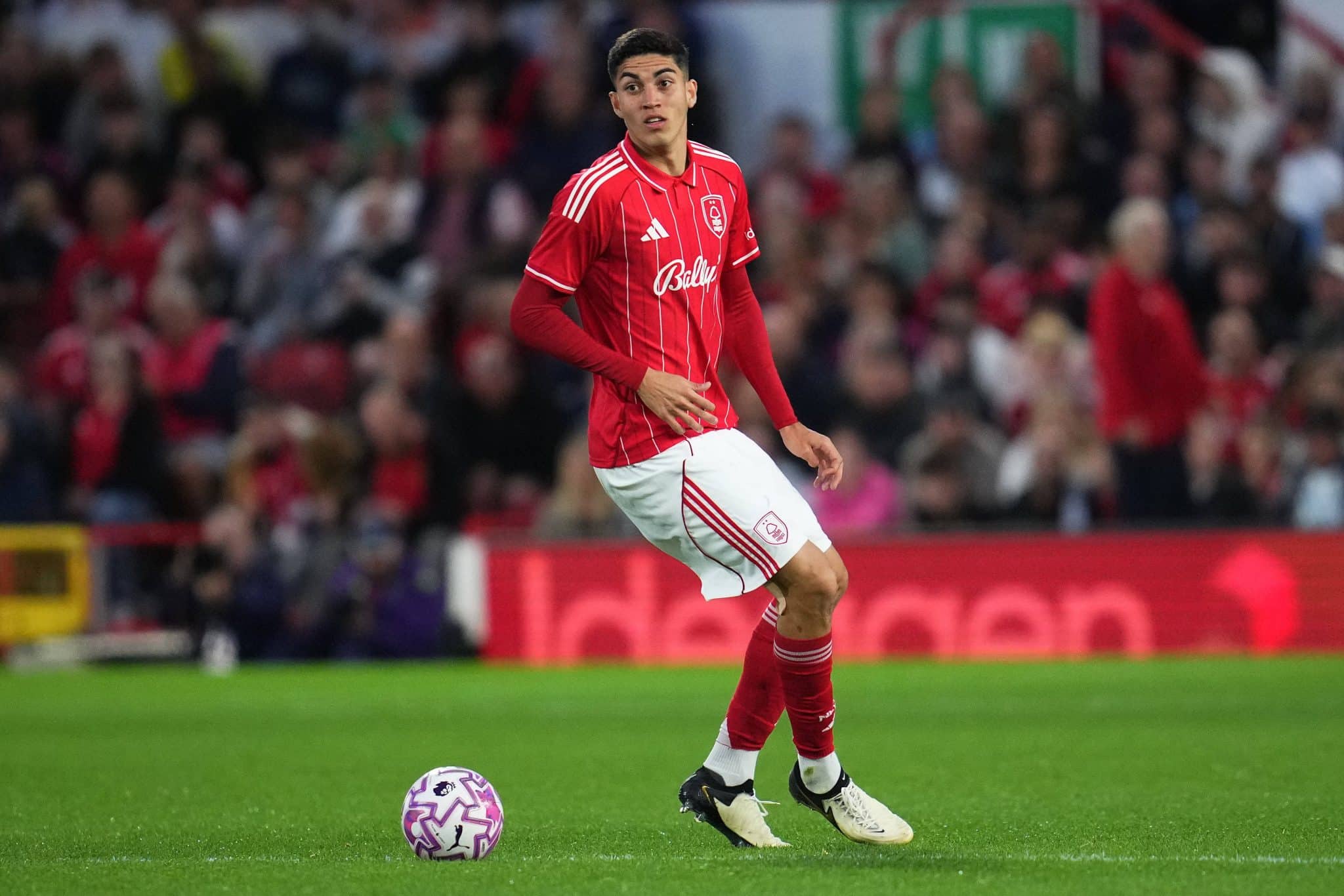 Jair, do Nottingham Forest (Foto: Imago)