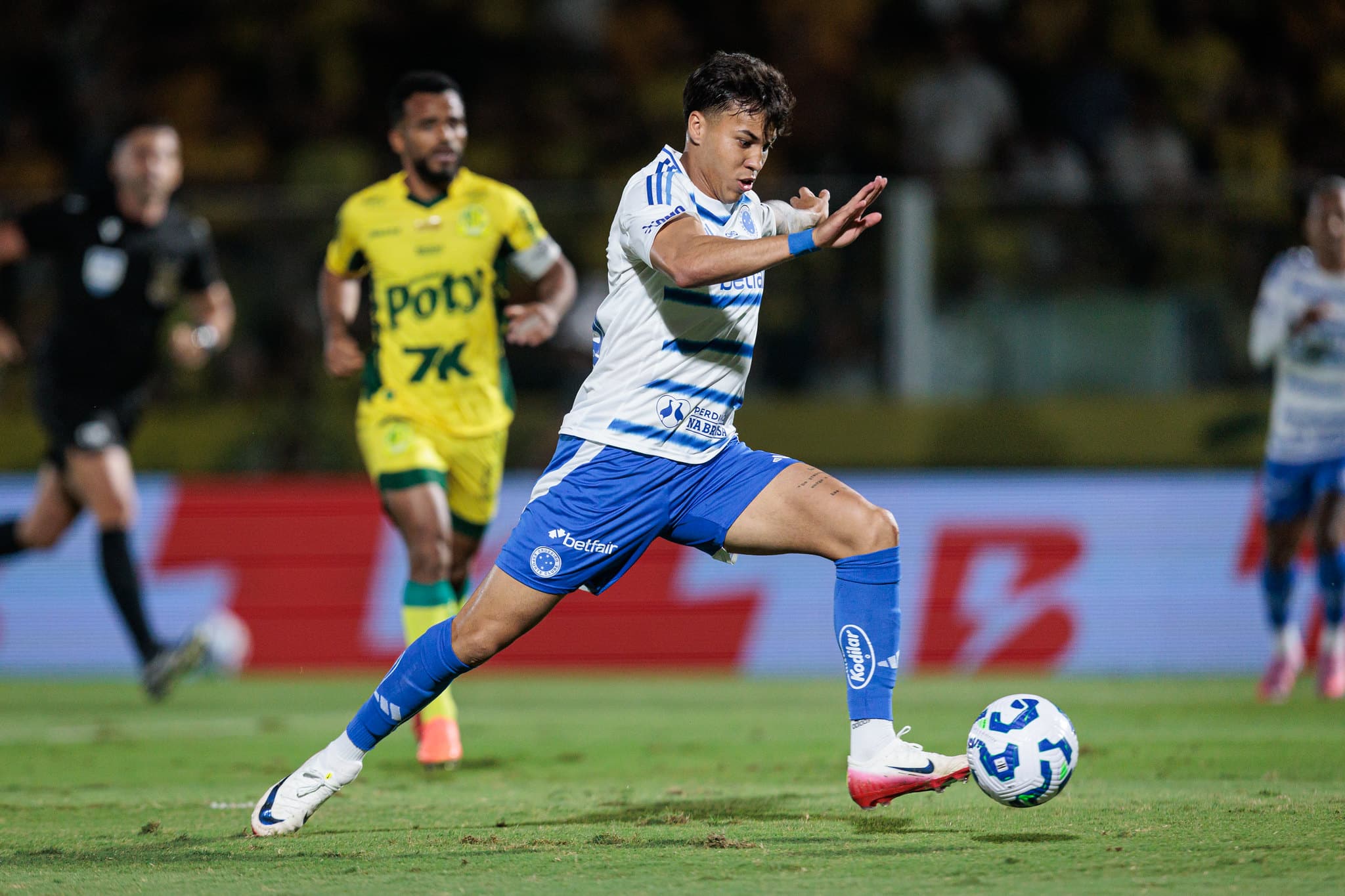 Kaio Jorge em a&ccedil;&atilde;o pelo Cruzeiro