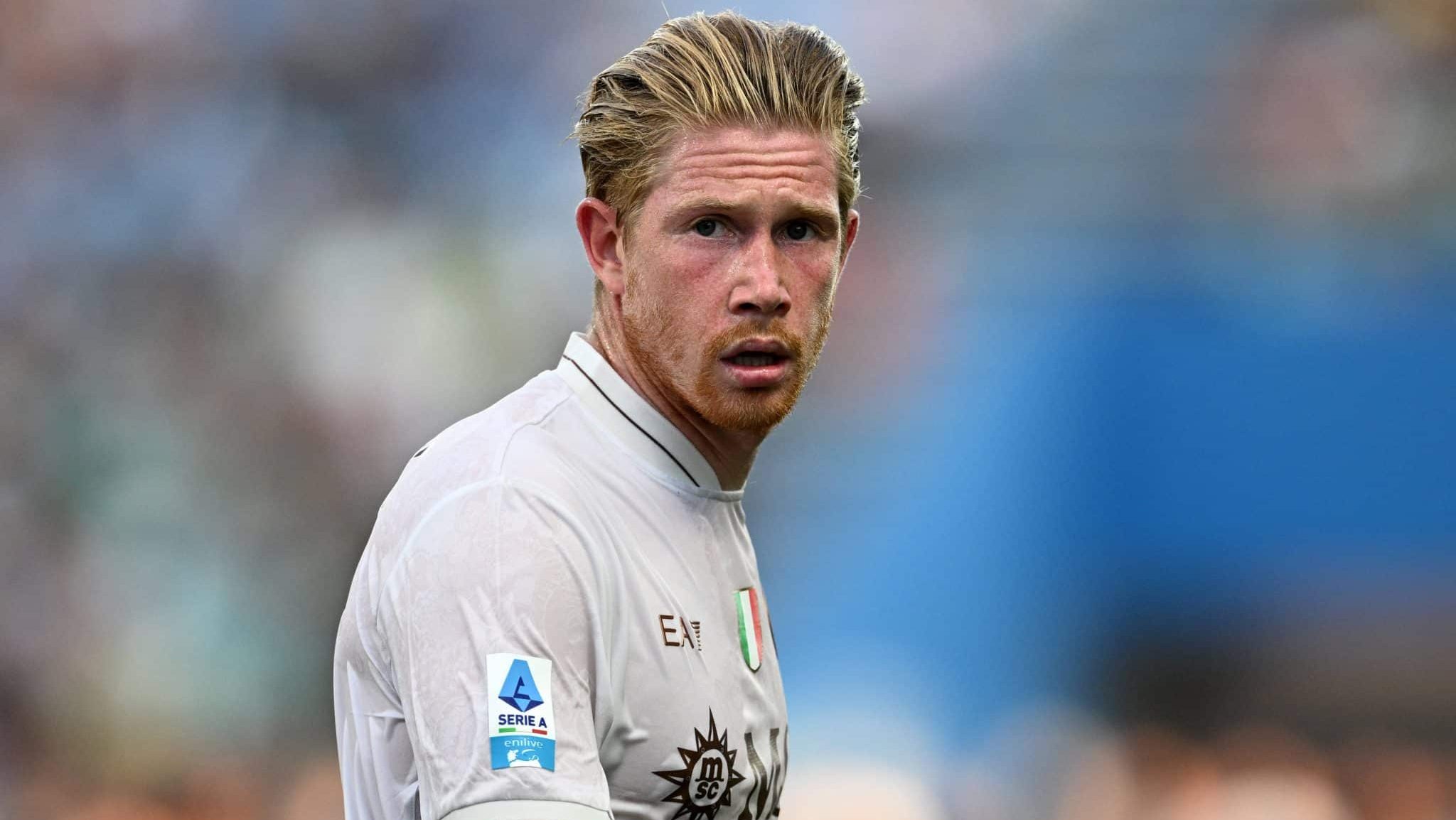 Indicado &agrave; Bola de Ouro doutrina e De Bruyne manda recado com gola&ccedil;o em estreia no Napoli